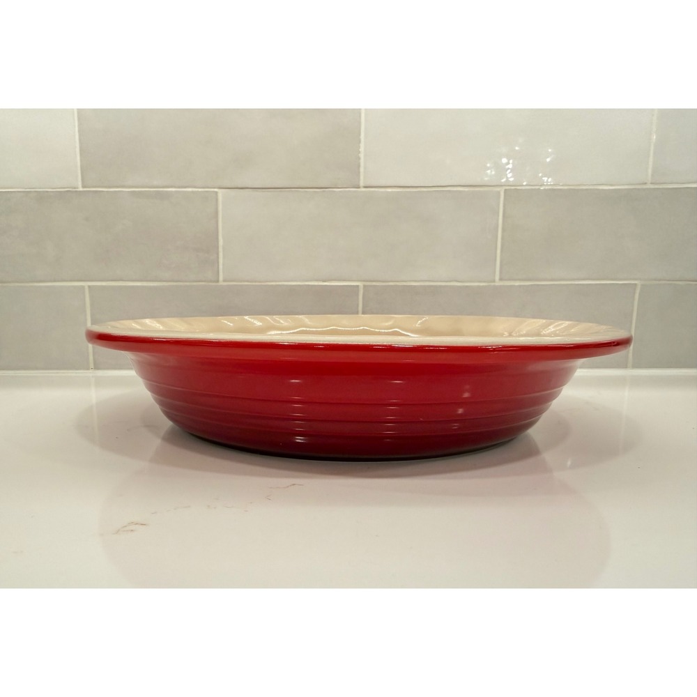 Le Creuset Stoneware Heritage Scalloped Pie Dish 9 Inch Cherry Red 14-41